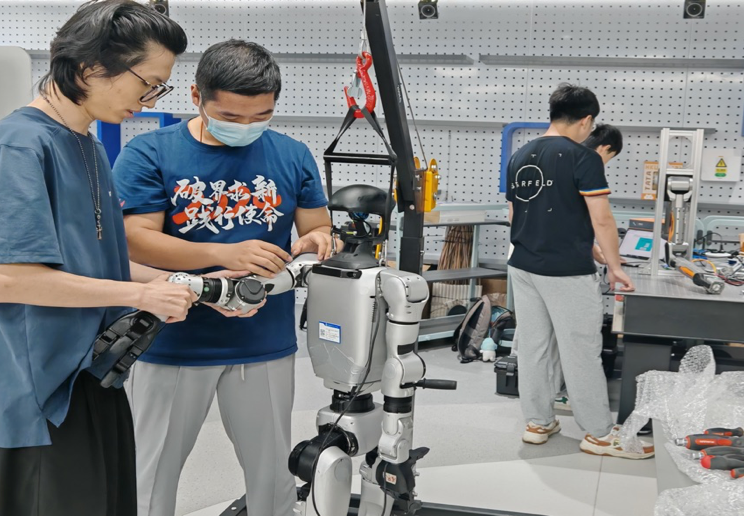 Humanoid robot (Unitree / G1) ​